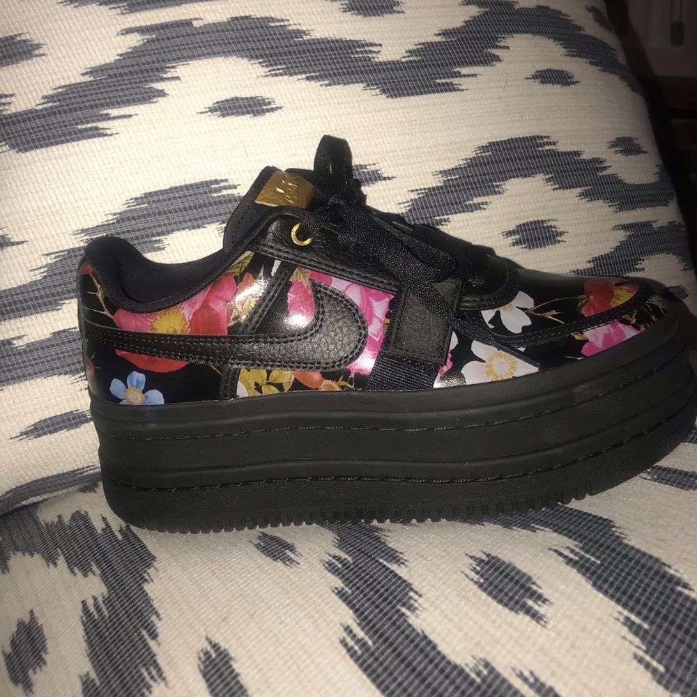 Brand new Nike Vandal 2K LX Platform Sneaker